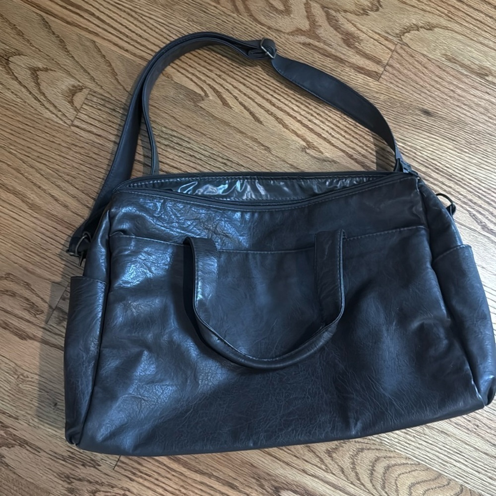 Vintage generation sport perfect condition dark brown, faux, leather duffel